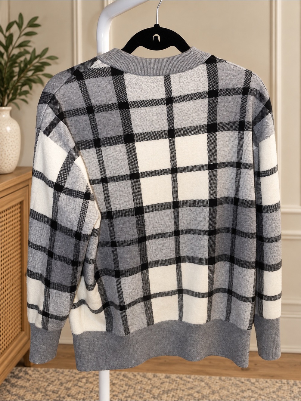 Rachel Zoe Plaid Button Front Cardigan in Gray & White Size Medium - Picture 2 of 4